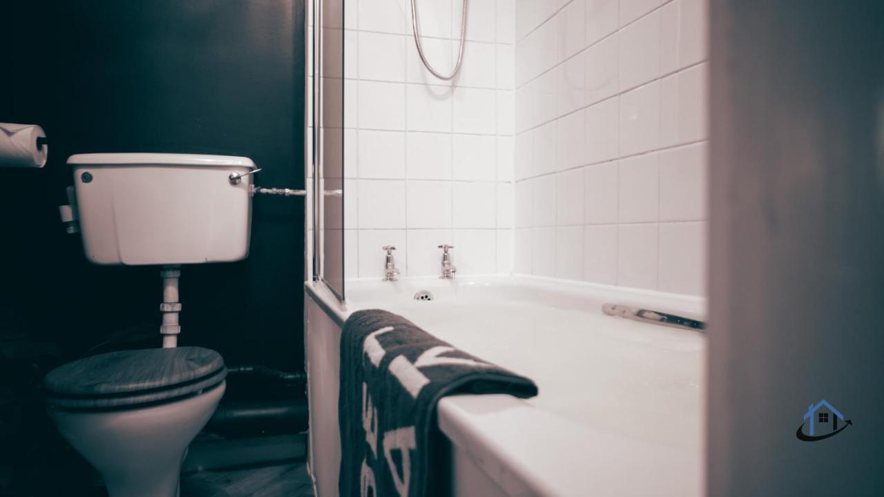 Flat 1 - King Bed, Parking, Workspace, Wi-Fi, Corporates 노팅엄 외부 사진