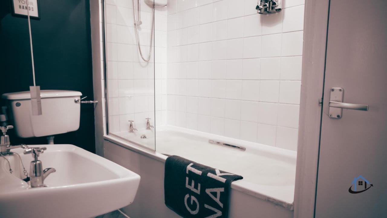 Flat 1 - King Bed, Parking, Workspace, Wi-Fi, Corporates 노팅엄 외부 사진
