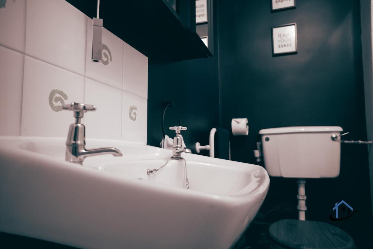 Flat 1 - King Bed, Parking, Workspace, Wi-Fi, Corporates 노팅엄 외부 사진