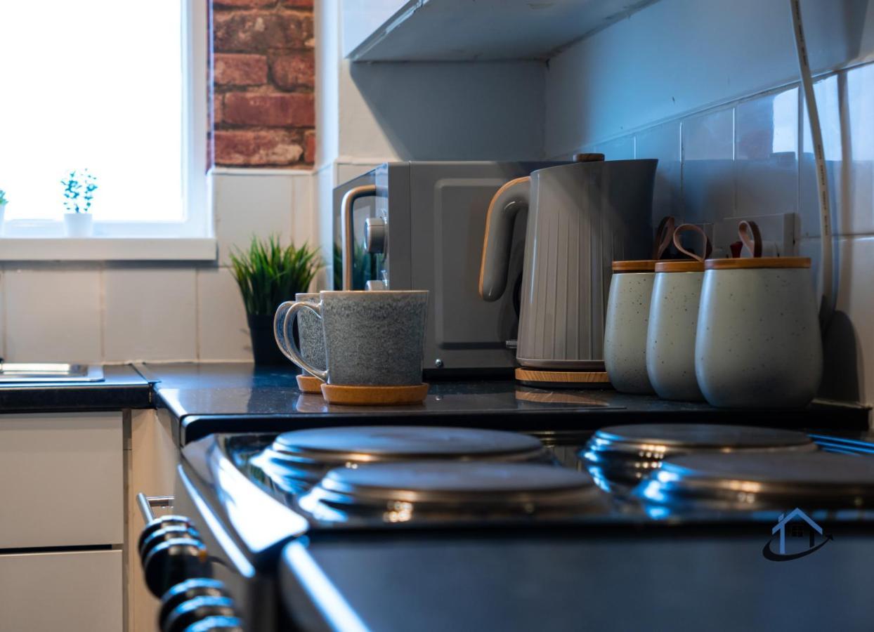 Flat 1 - King Bed, Parking, Workspace, Wi-Fi, Corporates 노팅엄 외부 사진