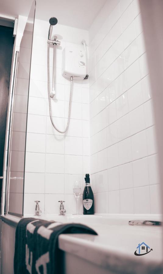 Flat 1 - King Bed, Parking, Workspace, Wi-Fi, Corporates 노팅엄 외부 사진